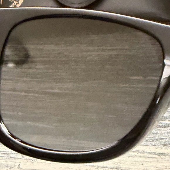 Ray-Ban sunglasses and case - Picture 7 of 11